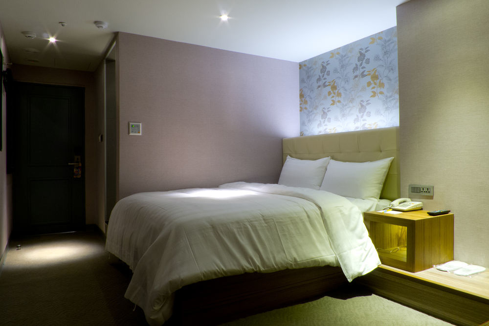 Urtrip Hotel Taipei Extérieur photo